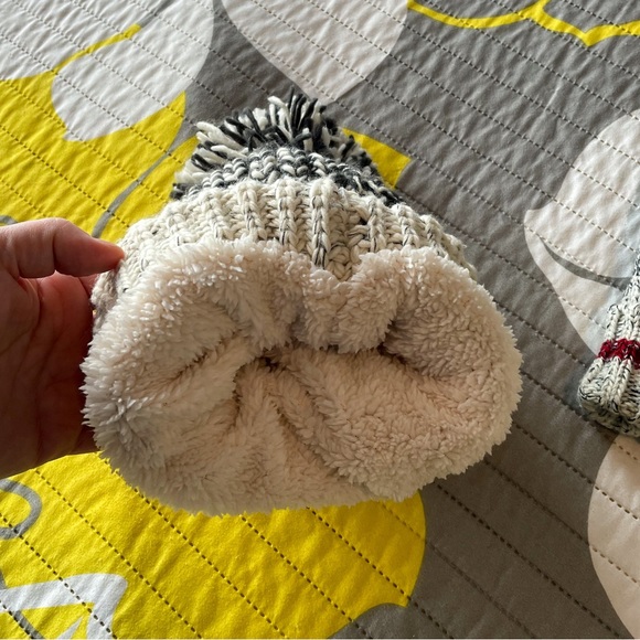 Toque and mittens - Picture 5 of 5